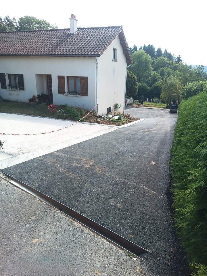 Pelle pour travaux de terrassement Chabreloche