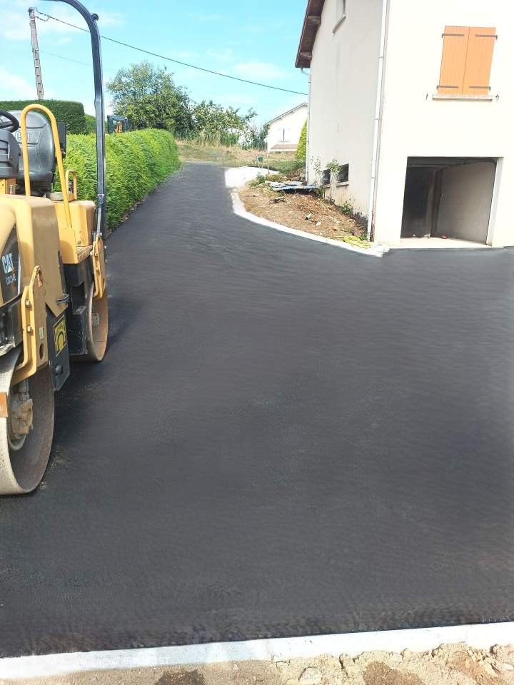 Pelle pour travaux de terrassement Chabreloche
