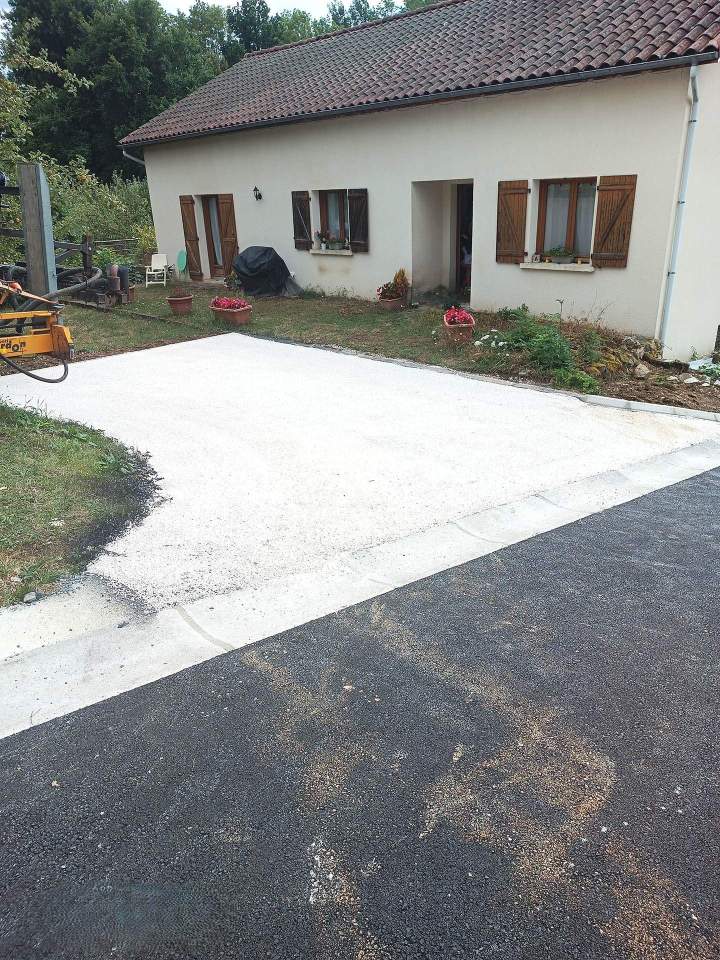 Pelle pour travaux de terrassement Chabreloche