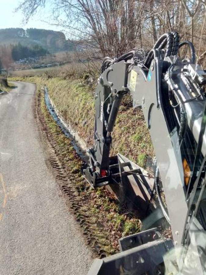 Pelle pour curage de fossé Chabreloche